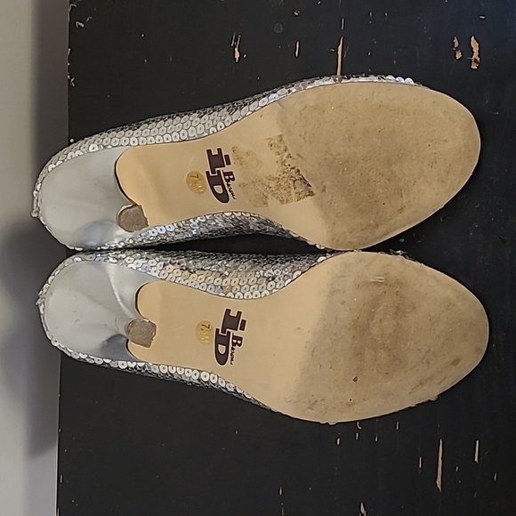 Sparkley silver sequined heels by Browns - Picture 3 of 5